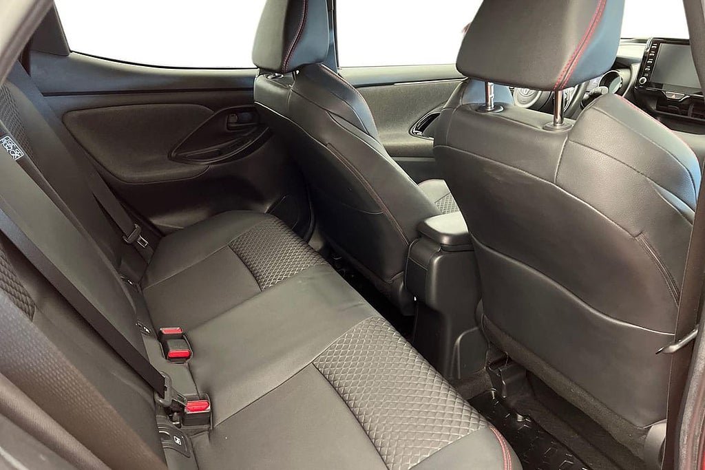 Vehicle Image 9