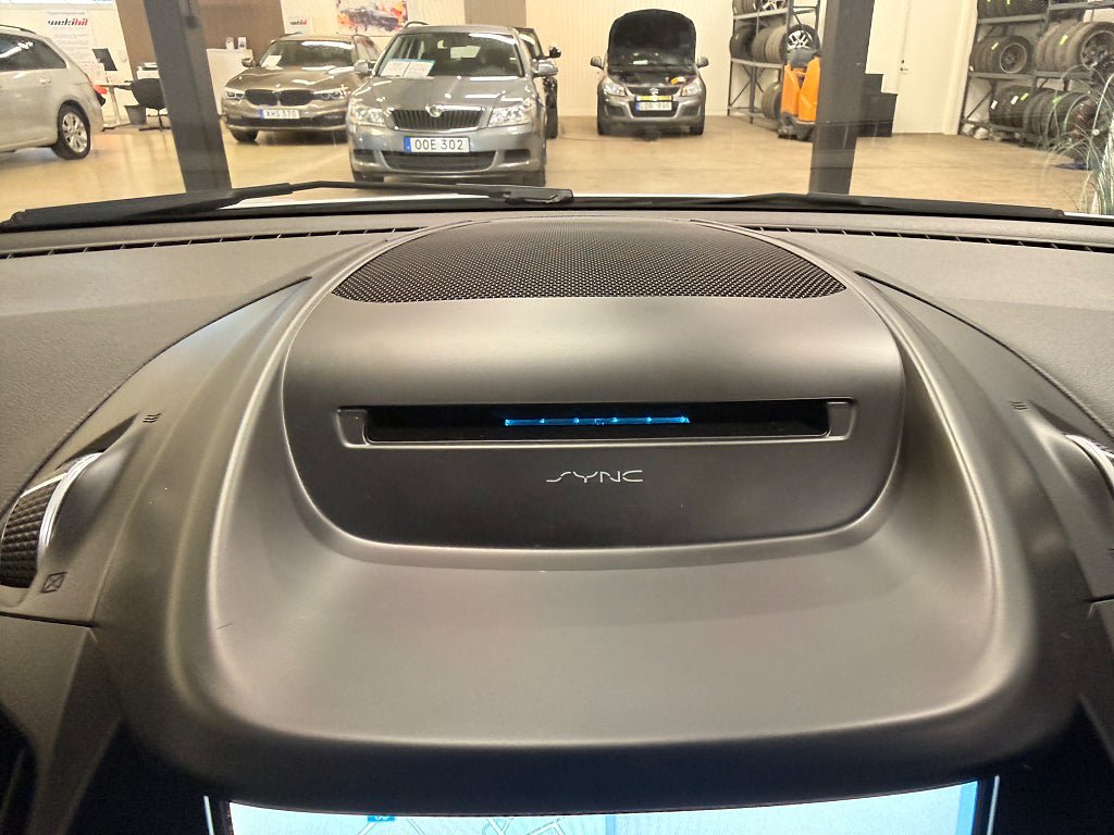 Vehicle Image 15
