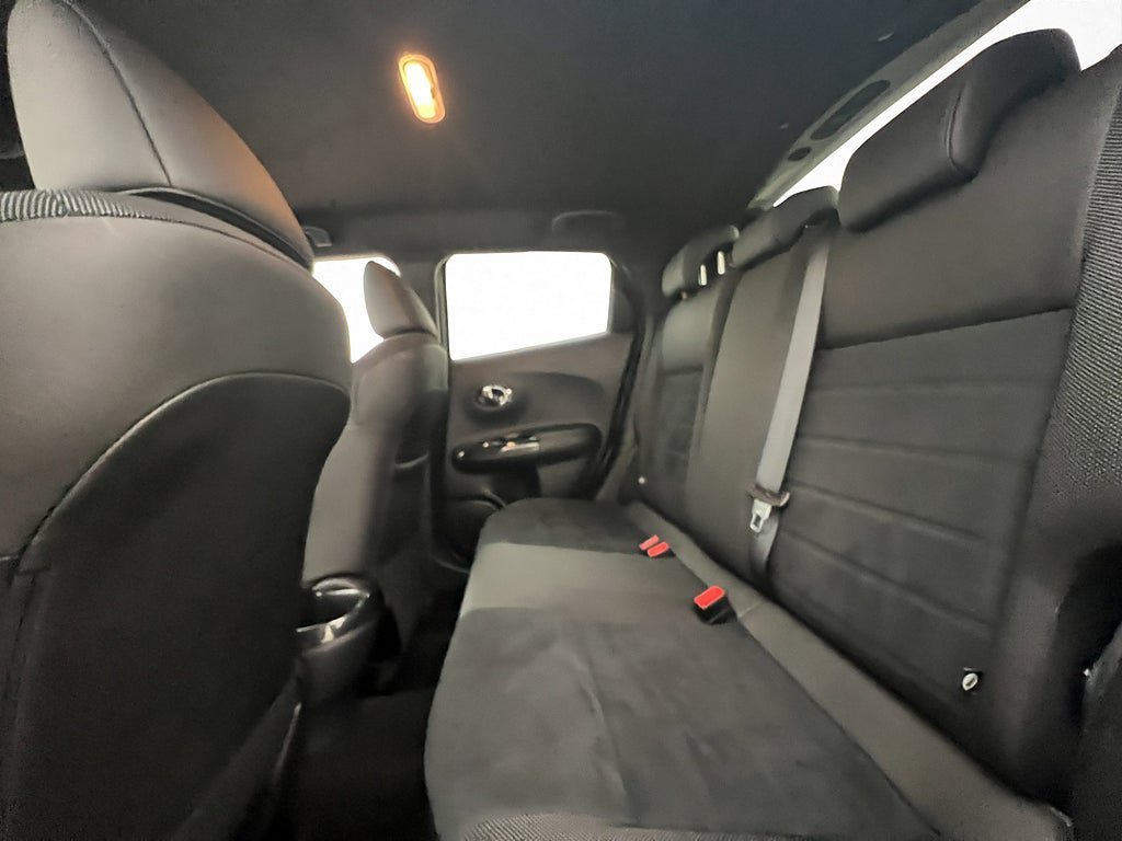 Vehicle Image 25