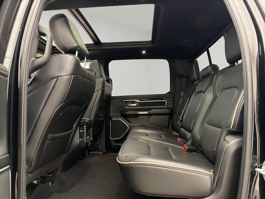 Vehicle Image 32