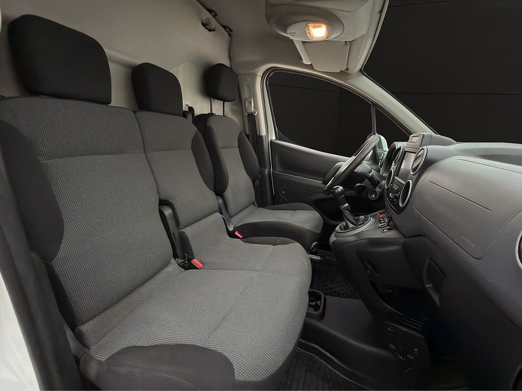 Vehicle Image 23