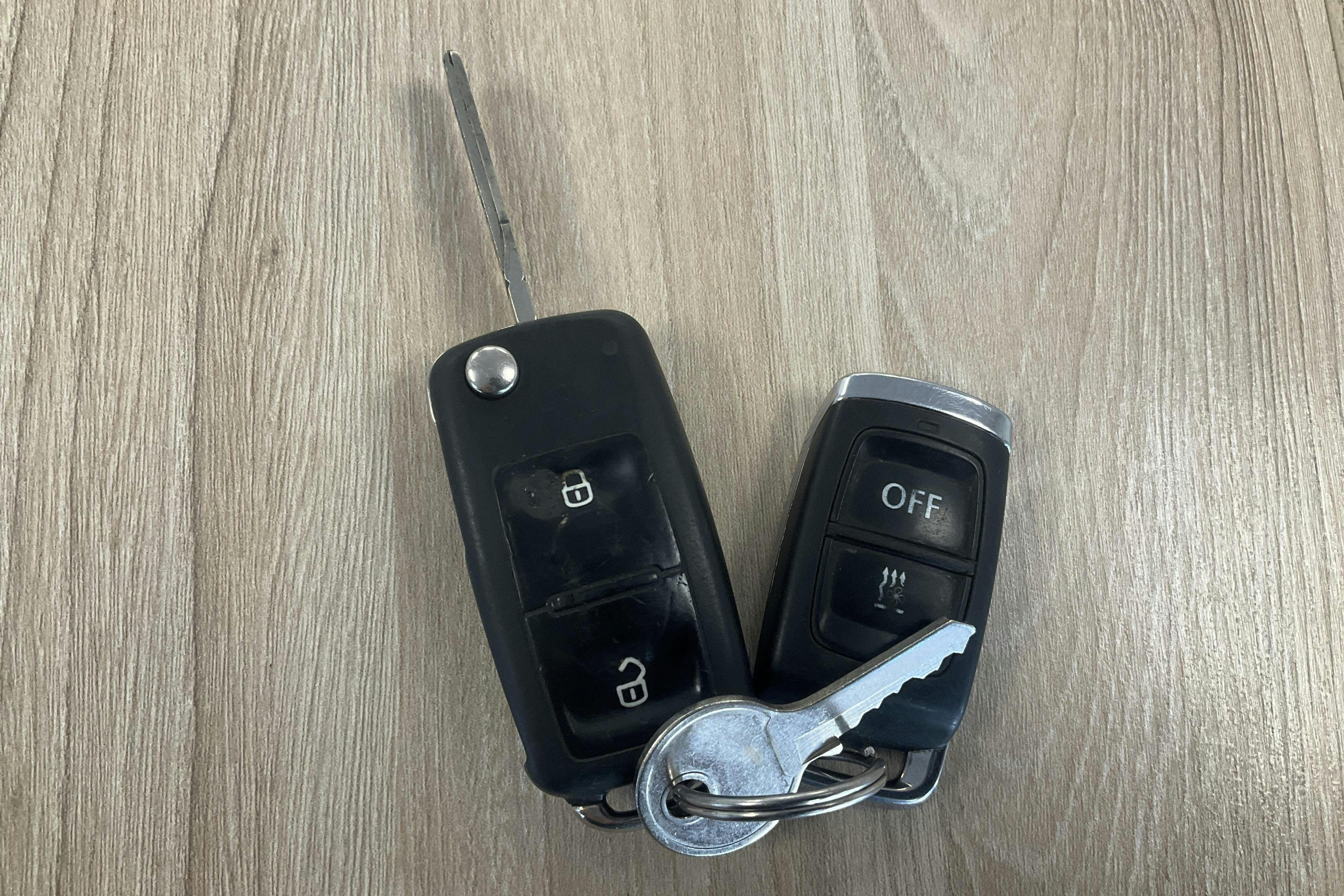 Vehicle Image 14