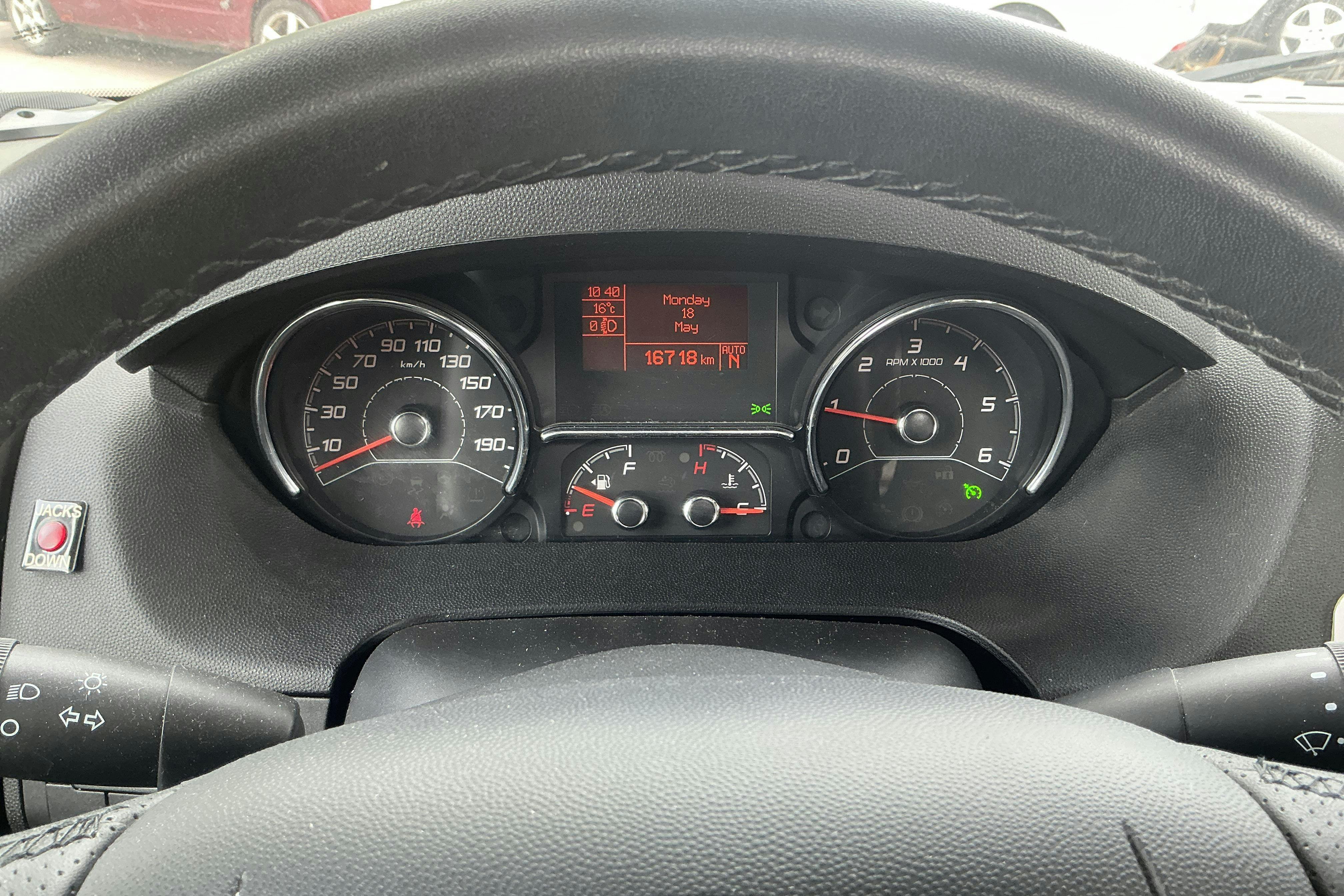 Vehicle Image 9