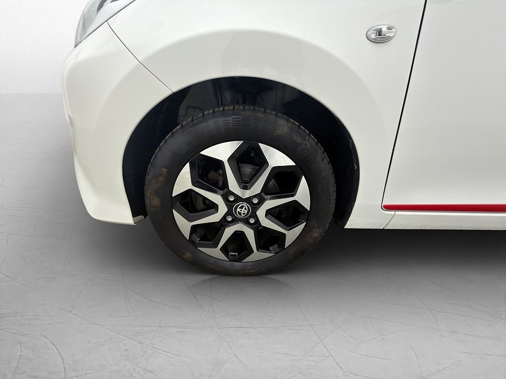 Vehicle Image 10
