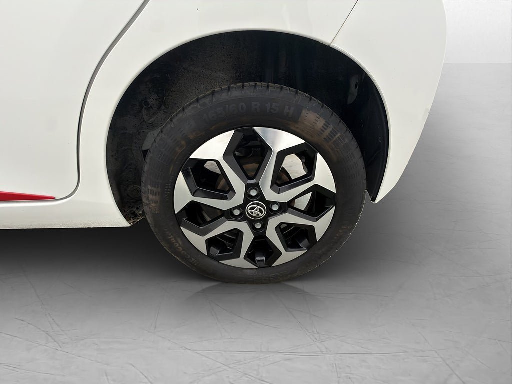 Vehicle Image 11
