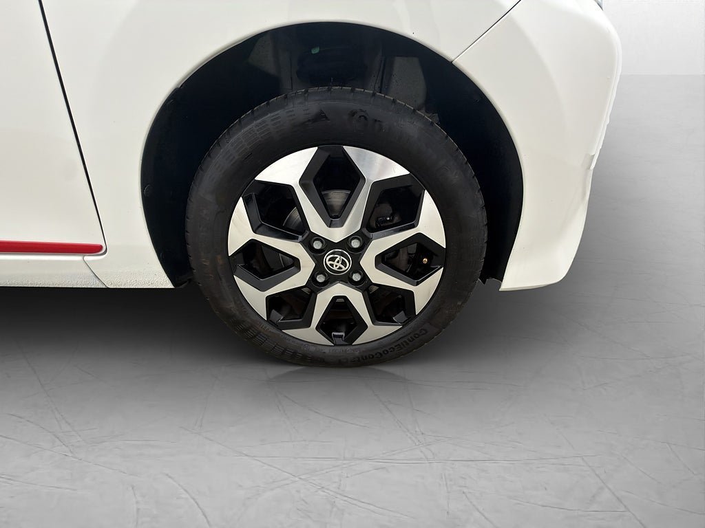 Vehicle Image 13