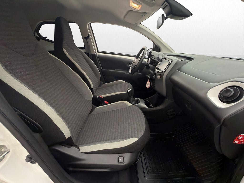 Vehicle Image 14