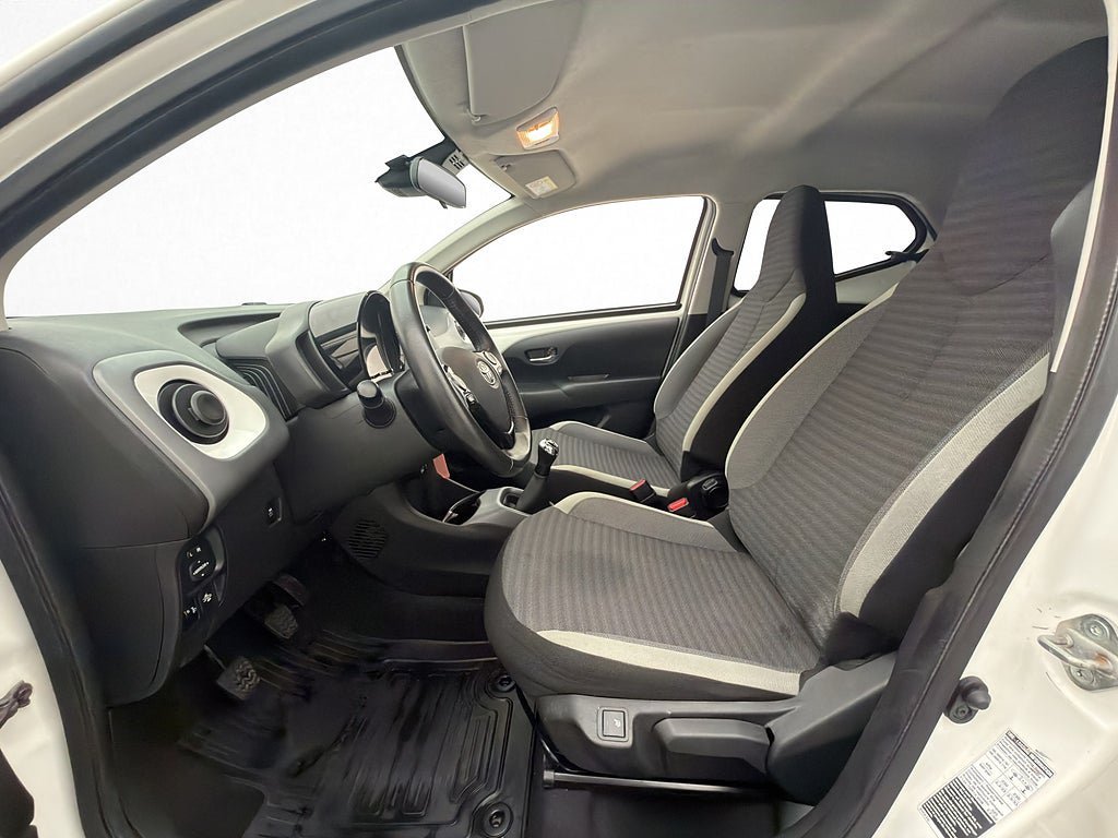 Vehicle Image 21