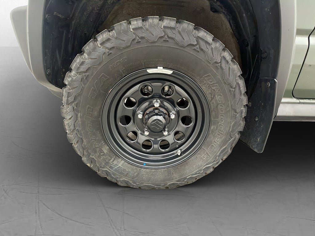 Vehicle Image 25
