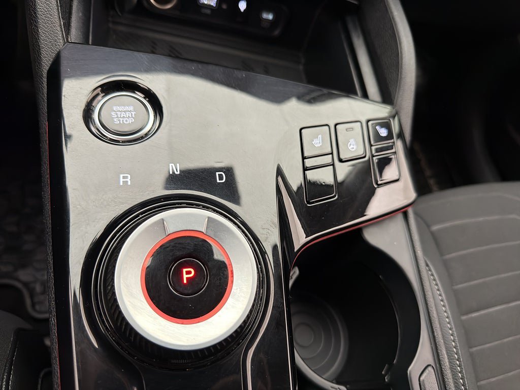 Vehicle Image 25