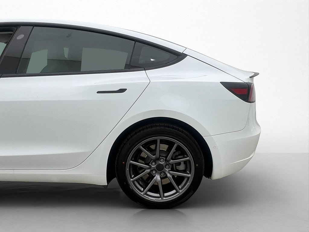 Vehicle Image 32