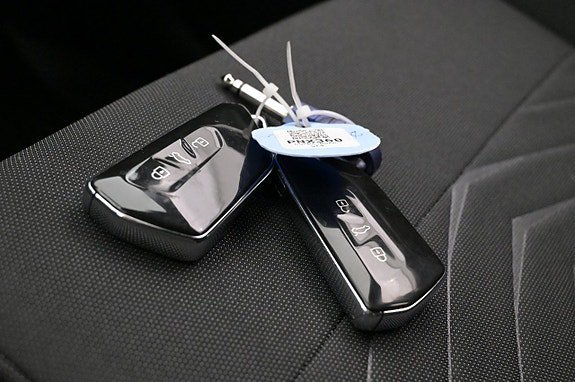 Vehicle Image 24
