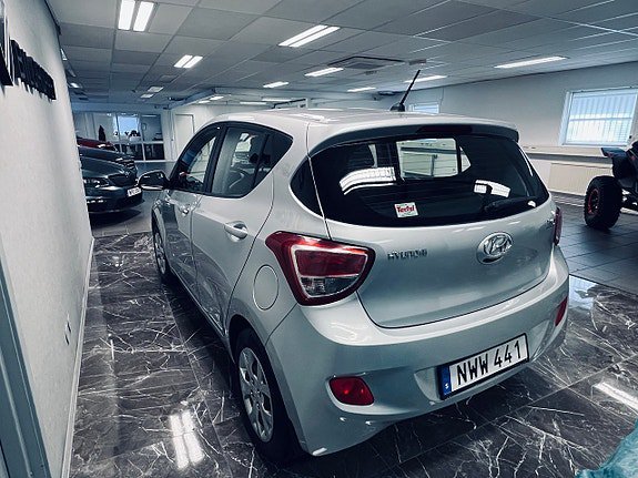Vehicle Image 6