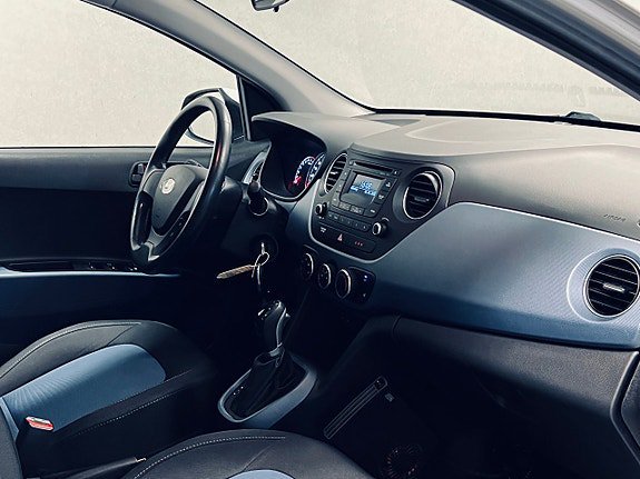 Vehicle Image 12