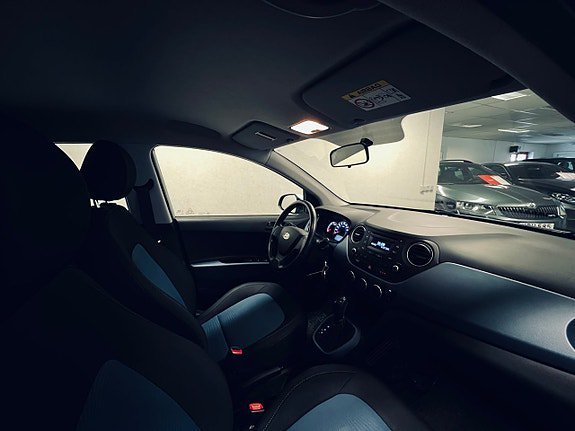 Vehicle Image 13