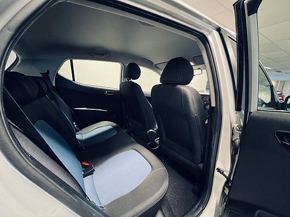 Vehicle Image 15