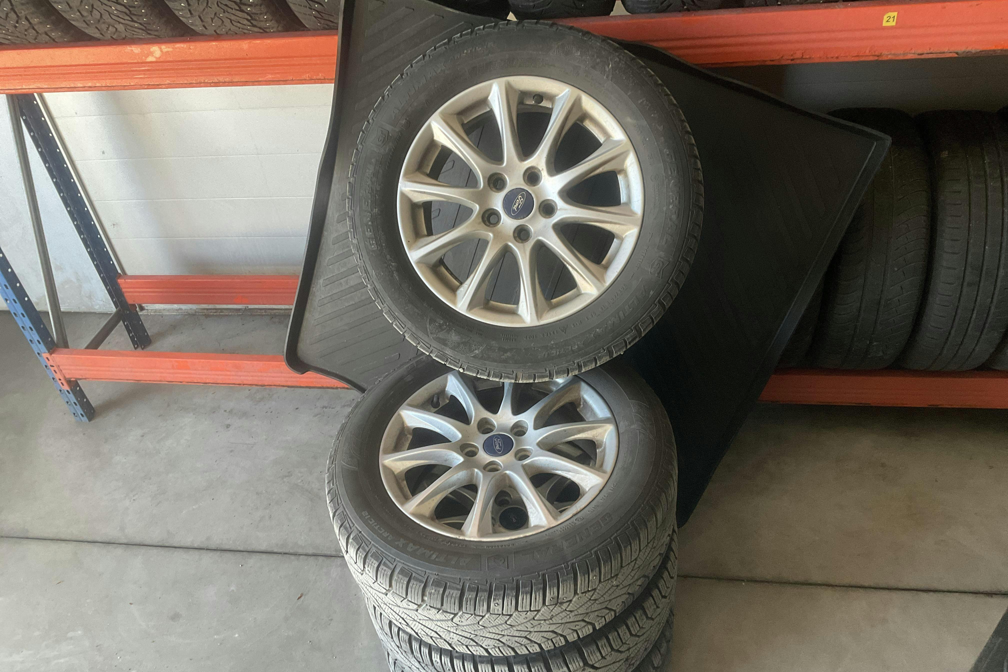 Vehicle Image 16