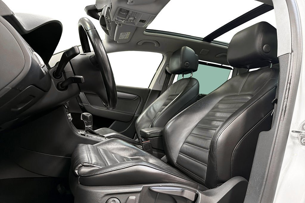 Vehicle Image 12