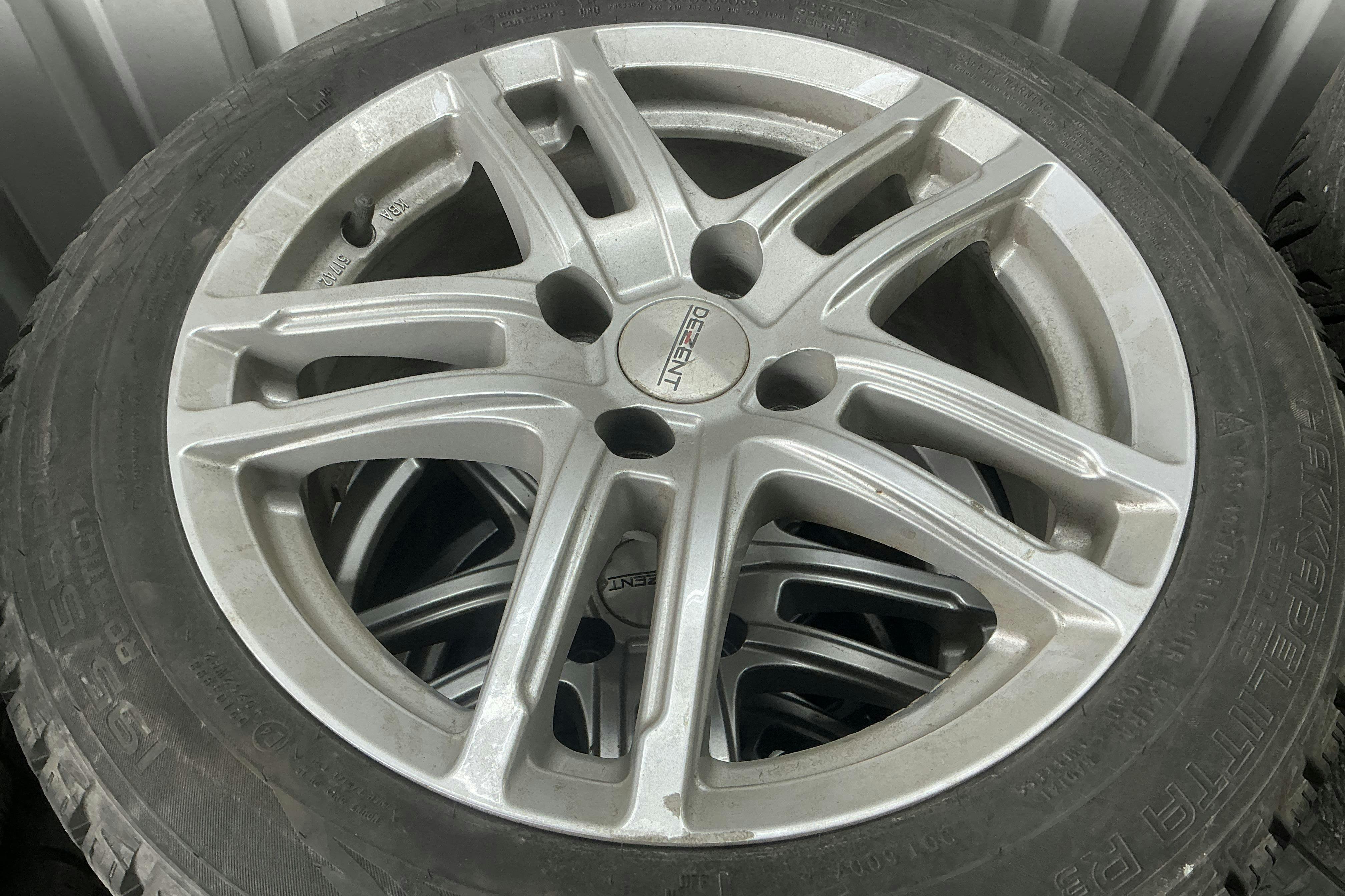 Vehicle Image 12