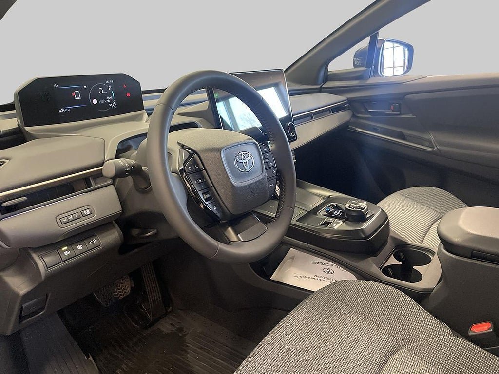 Vehicle Image 13