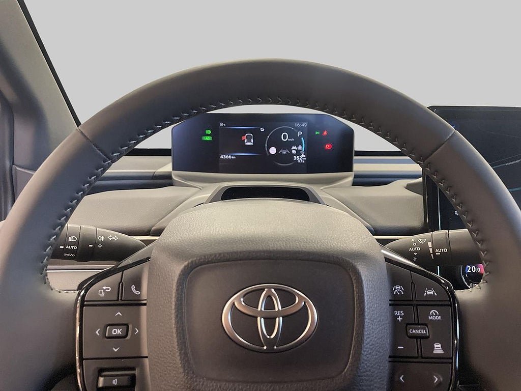 Vehicle Image 14