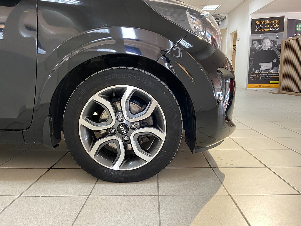 Vehicle Image 12