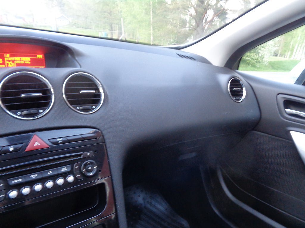Vehicle Image 25