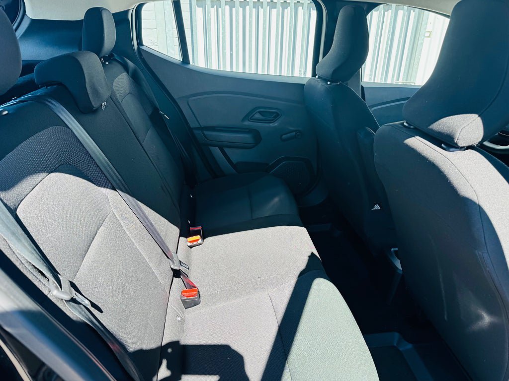 Vehicle Image 6