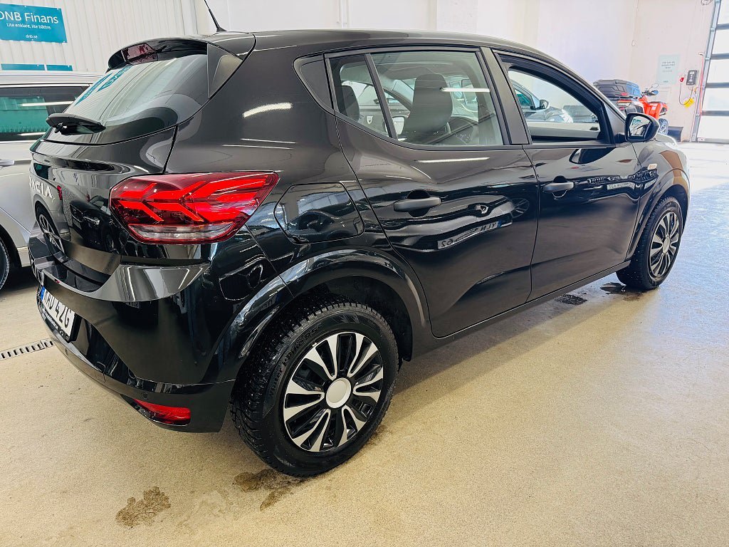 Vehicle Image 13