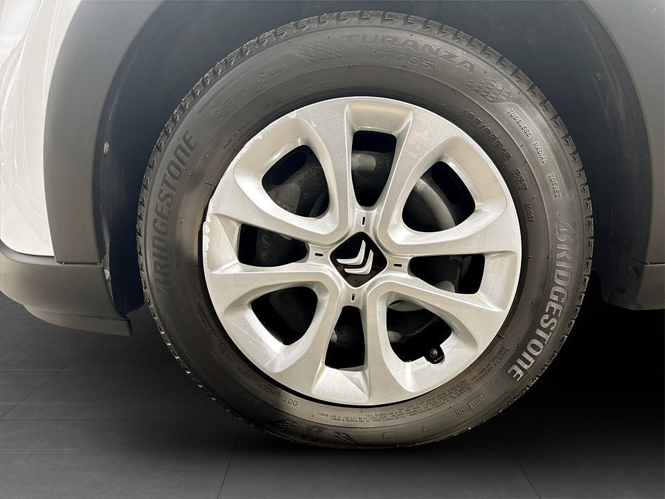 Vehicle Image 14