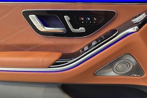 Vehicle Image 32