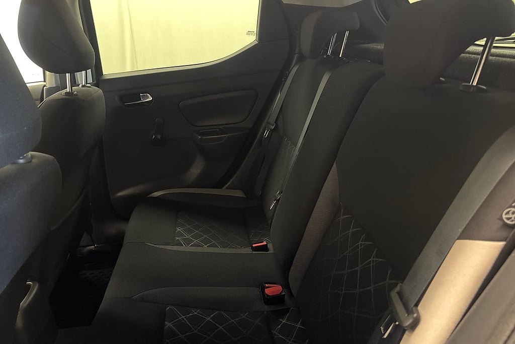 Vehicle Image 12