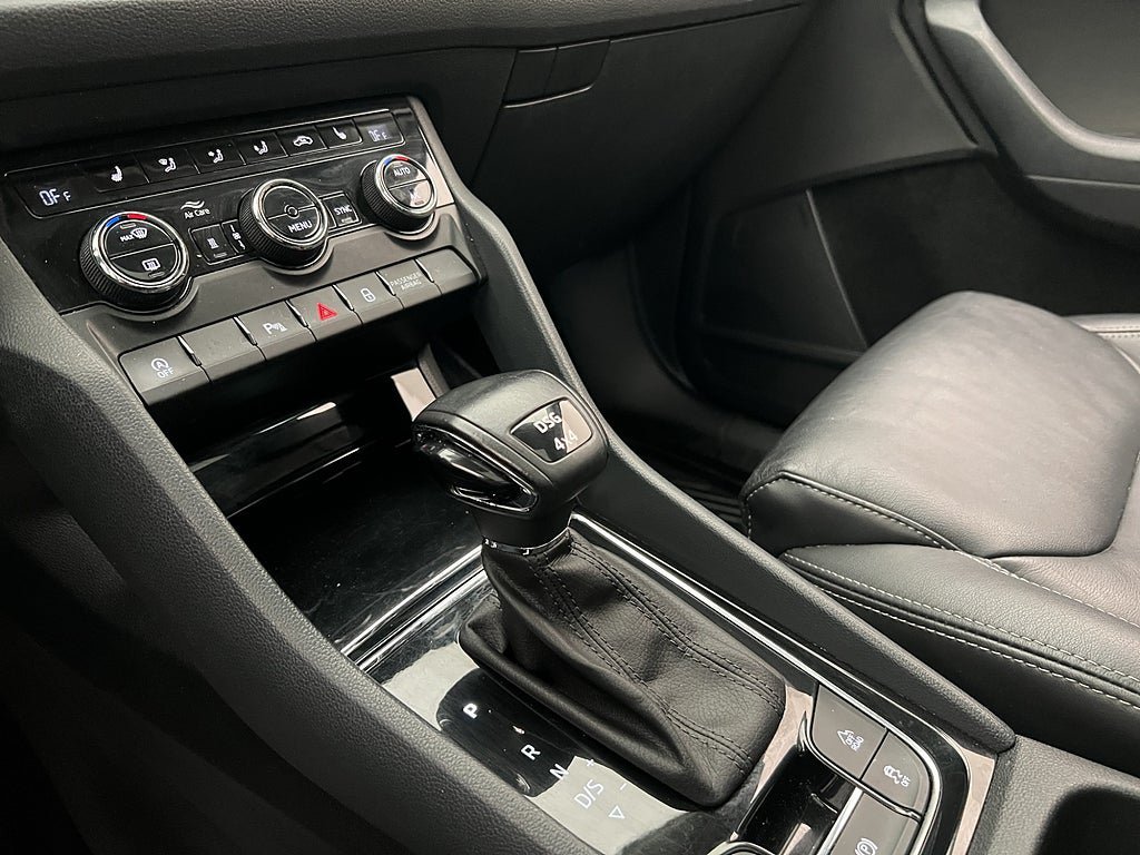 Vehicle Image 25