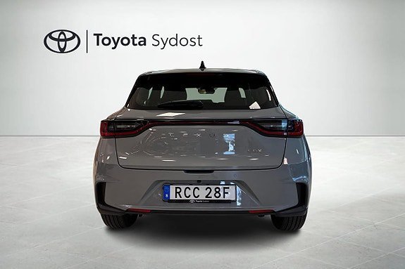Vehicle Image 4