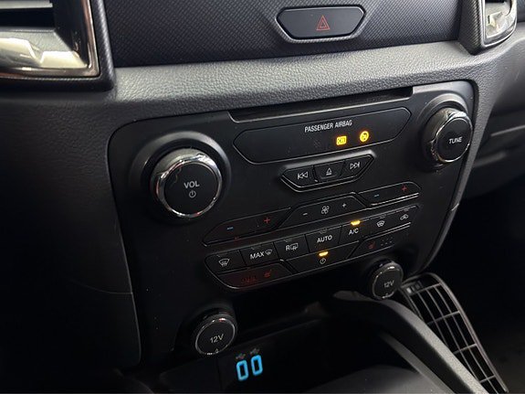 Vehicle Image 26