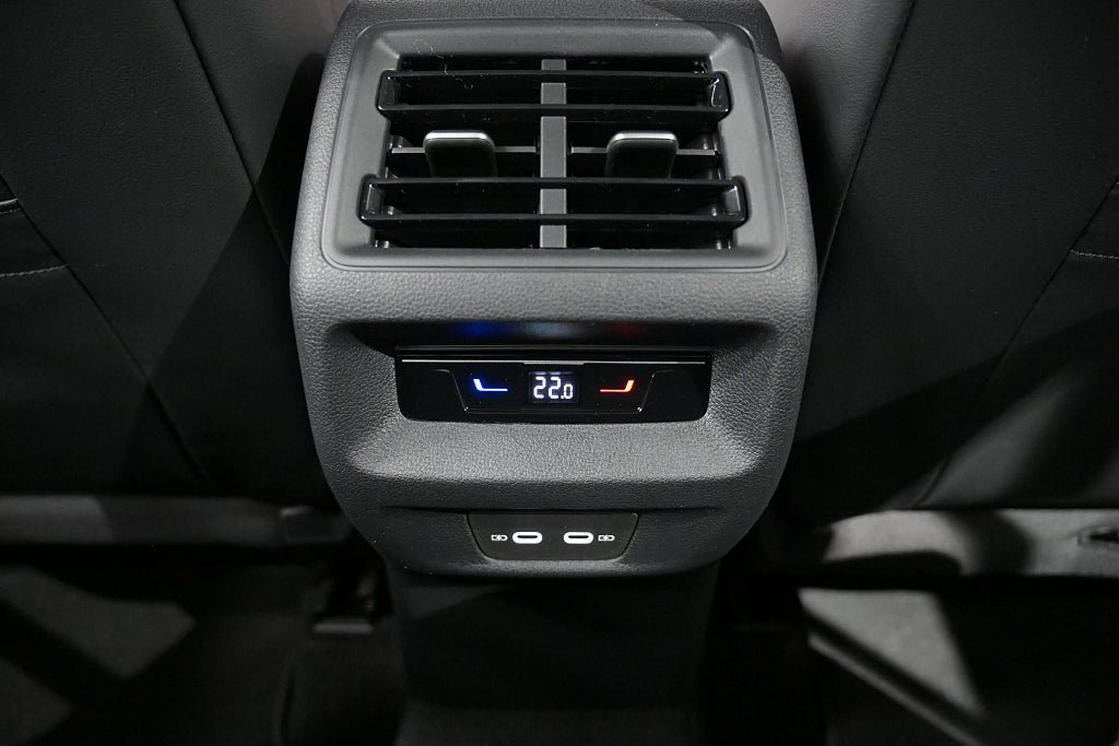 Vehicle Image 28