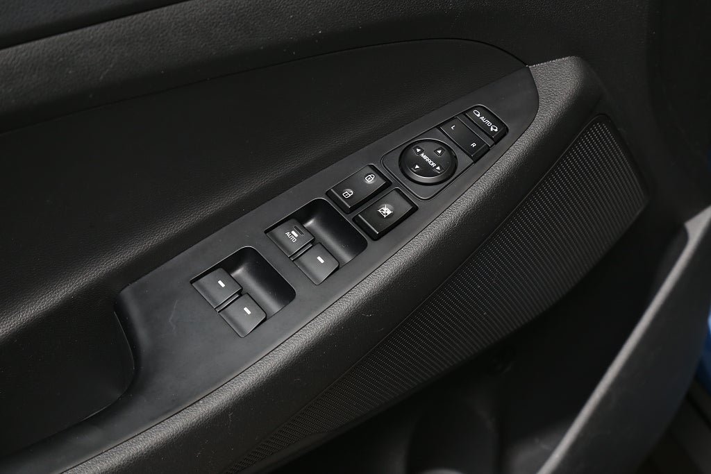 Vehicle Image 25
