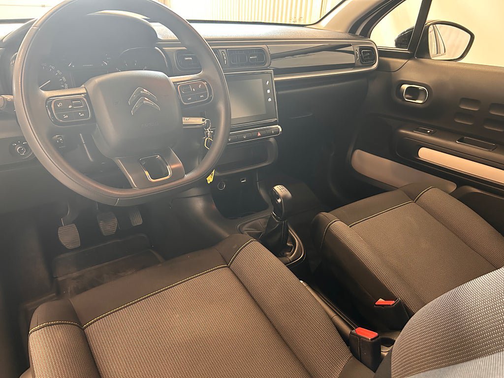 Vehicle Image 9