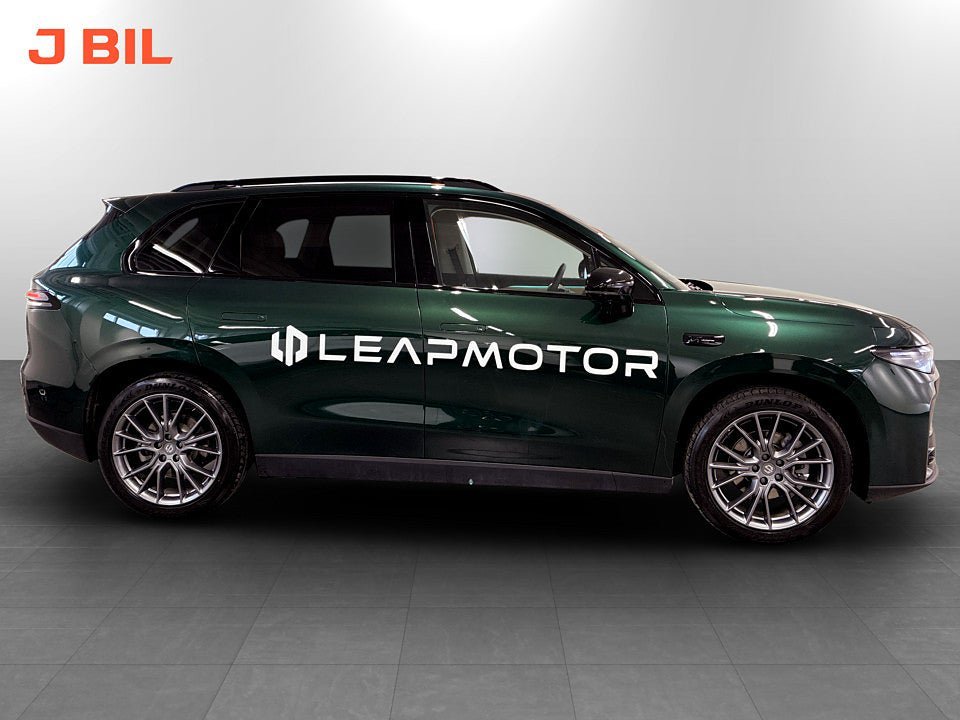 Vehicle Image 4