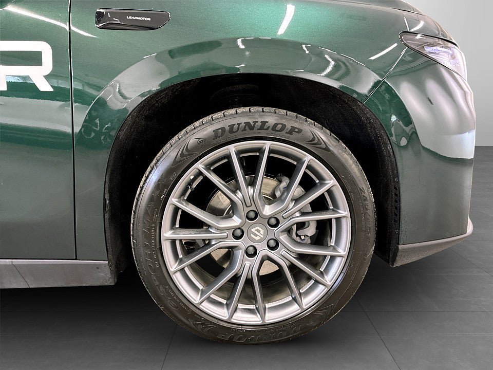 Vehicle Image 8