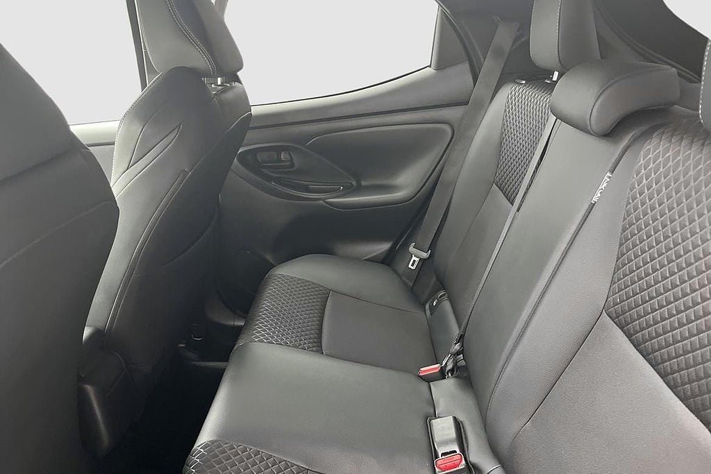Vehicle Image 10
