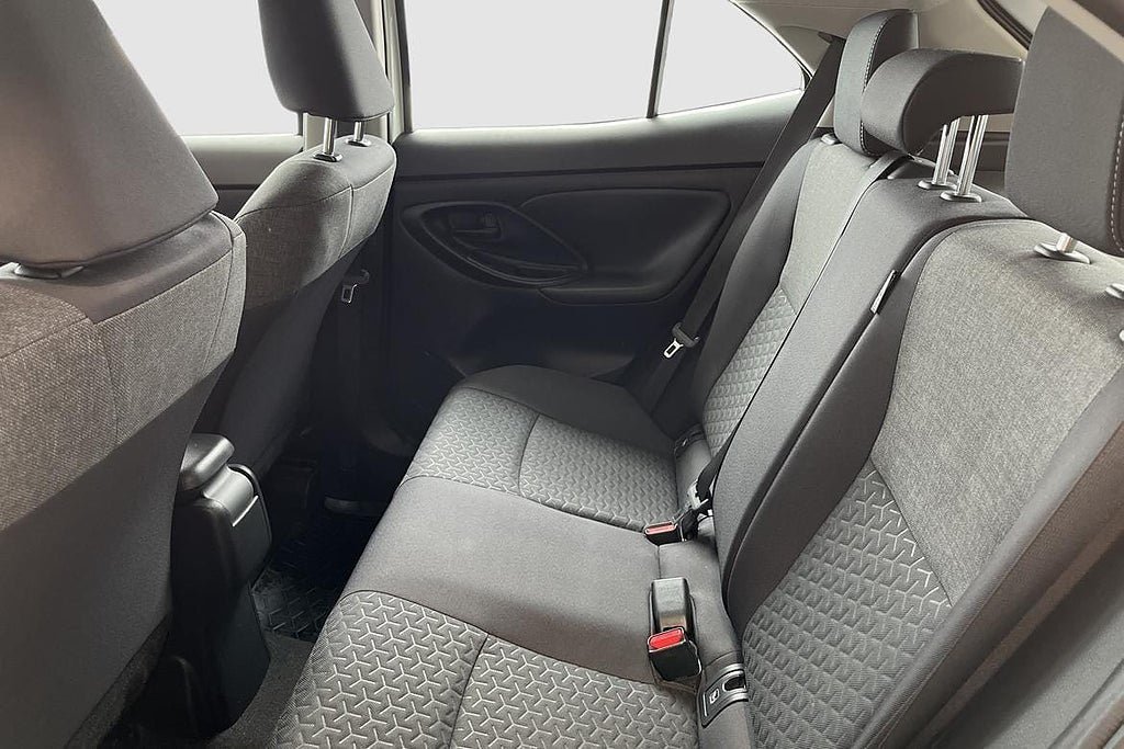 Vehicle Image 9