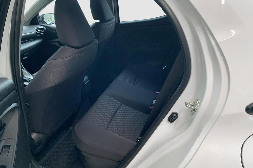 Vehicle Image 9