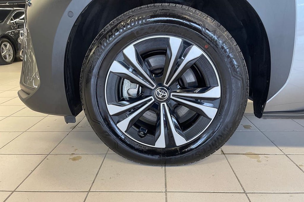 Vehicle Image 17