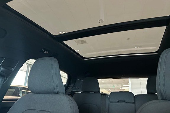 Vehicle Image 28
