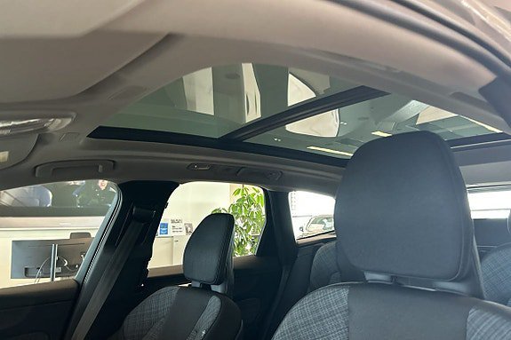 Vehicle Image 27
