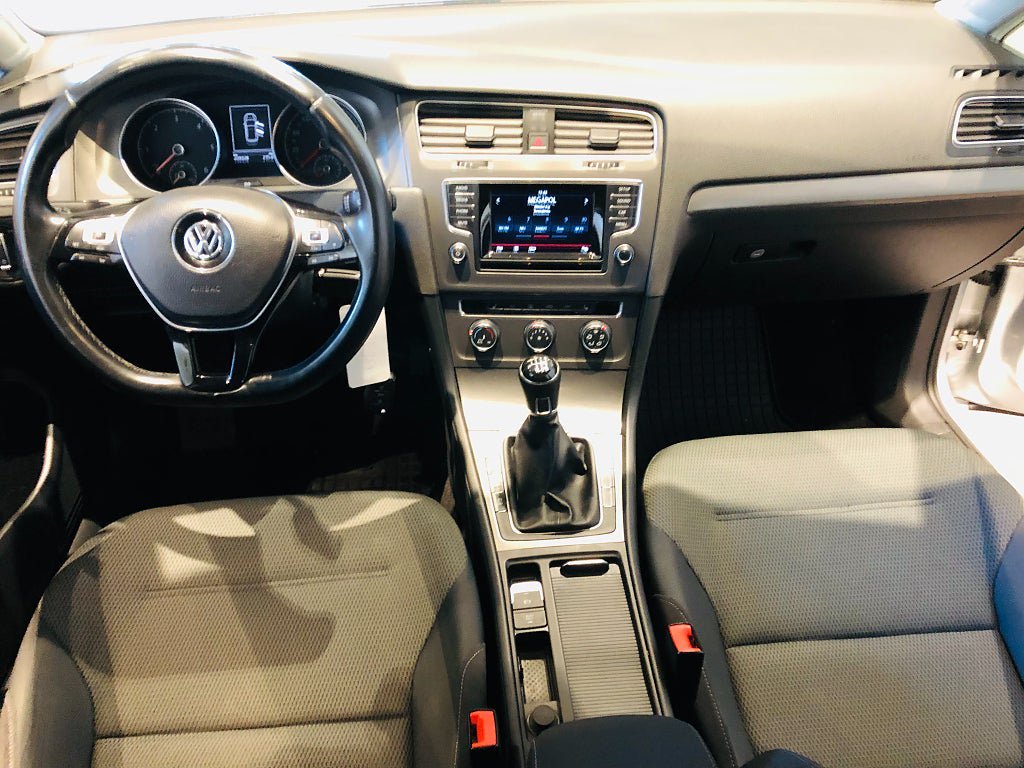 Vehicle Image 8