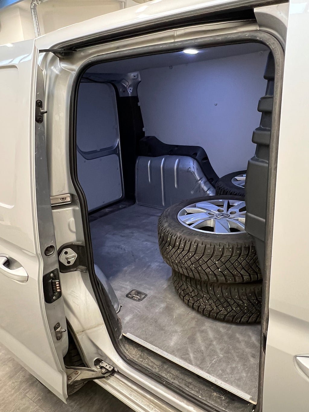 Vehicle Image 12
