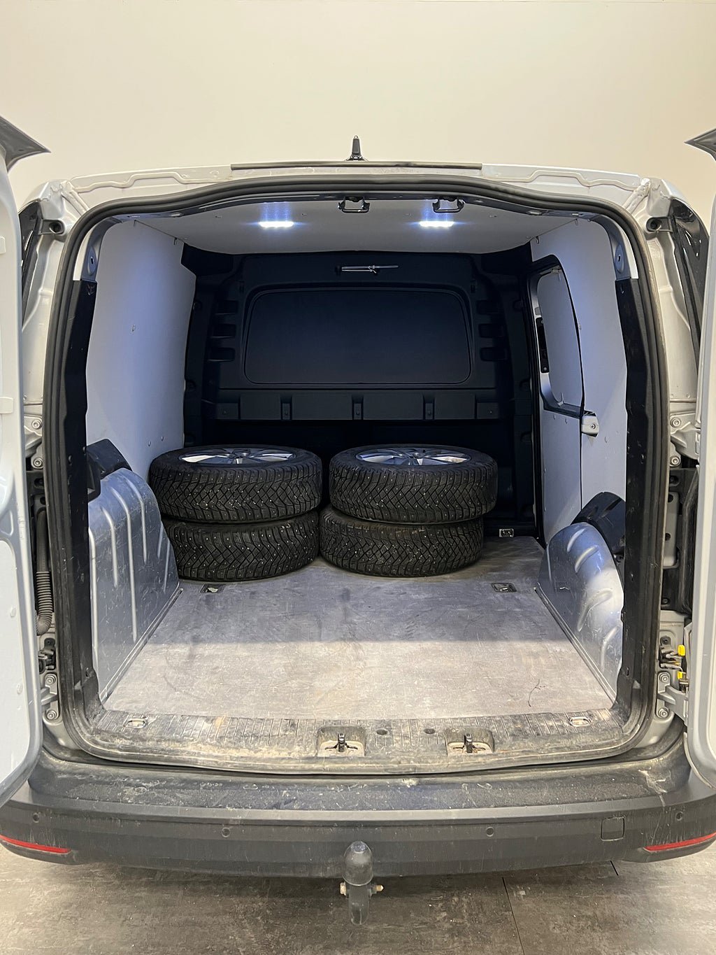 Vehicle Image 13