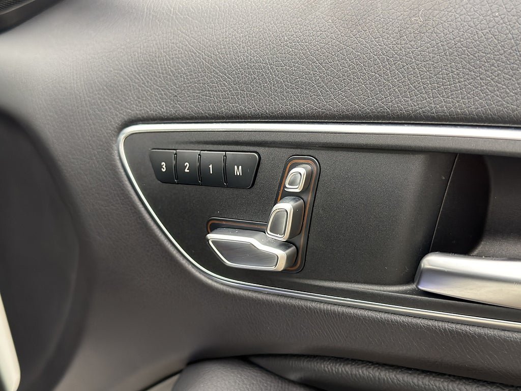 Vehicle Image 28